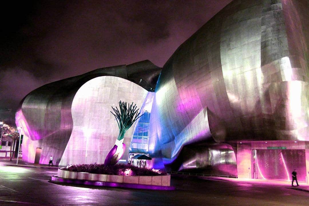 Night adventures in Seattle ð #seattle #architecture #frankghery #thecity #citygirl #museumofpopculture #lights #colorfull #emeraldcity #citypass #seattlecitypass