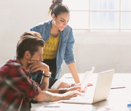 Two strategist look for issues with woocomerce SEO implementation
